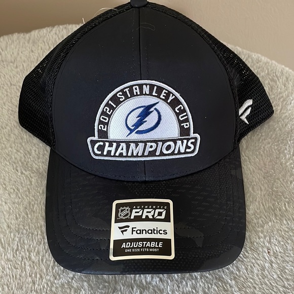 Authentic Pro NHL Accessories Nhl 22 Stanley Cup Champions Tampa